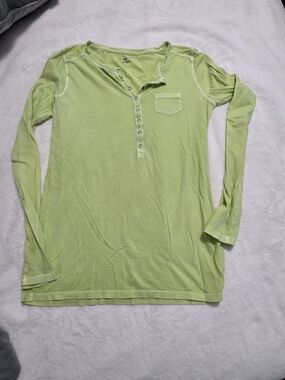 Gap Sunkissed Button Front Henley Light Lime Green Long Sleeve Tshirt